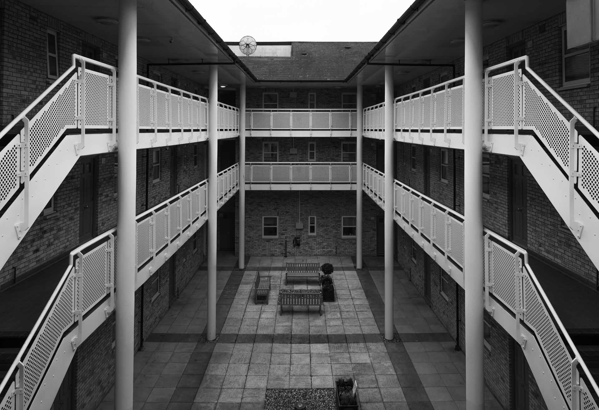 Außenhof des PREMIER SUITES Reading