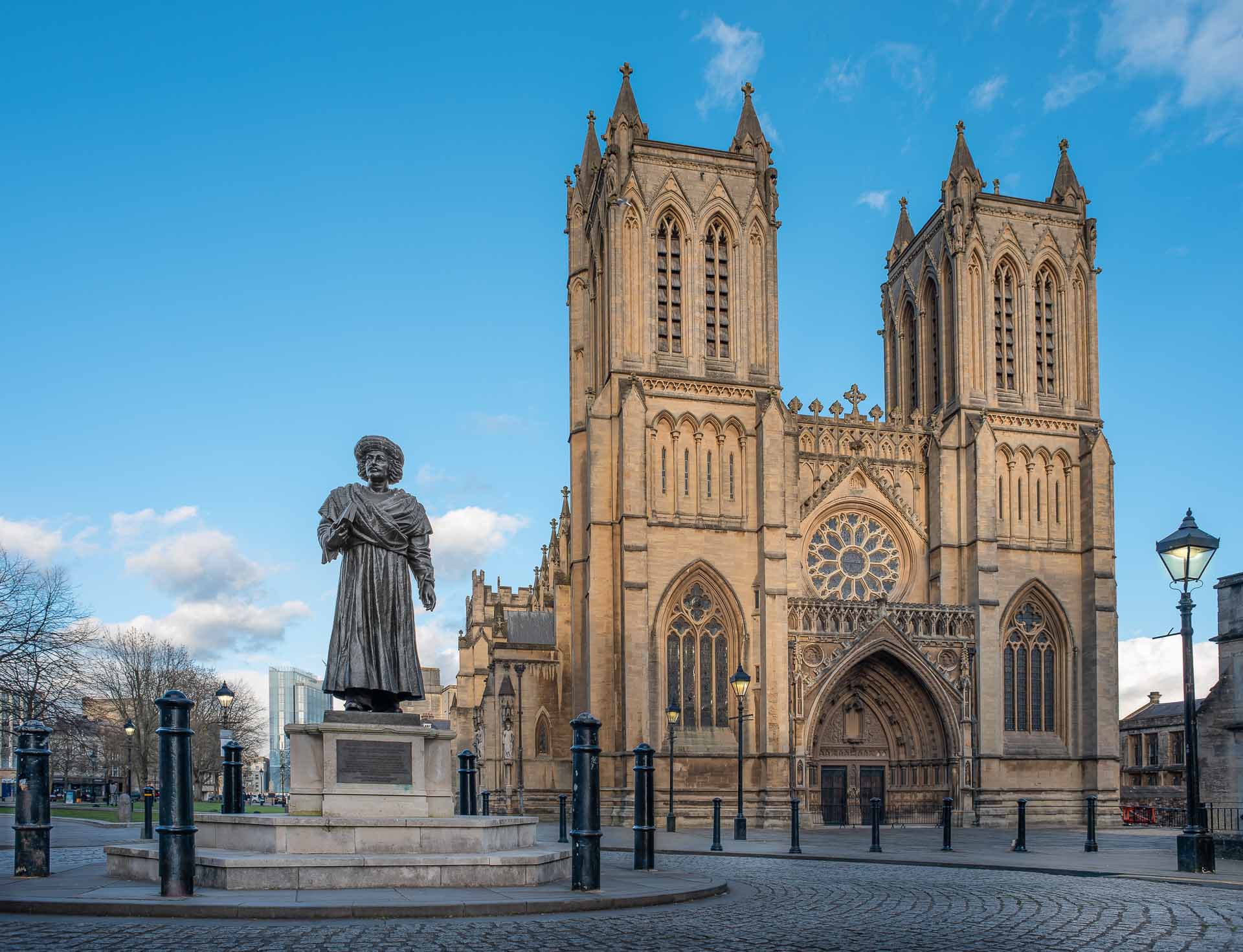 La cathédrale de Bristol est proche de PREMIER SUITES Bristol