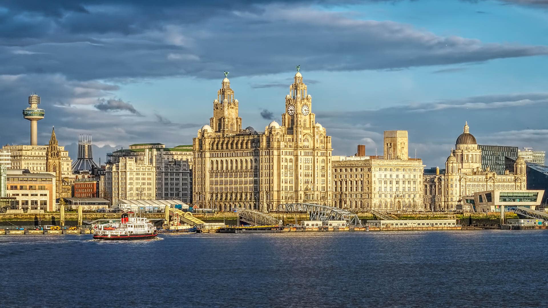 Ferry-localisé-à-Liverpool-Centra