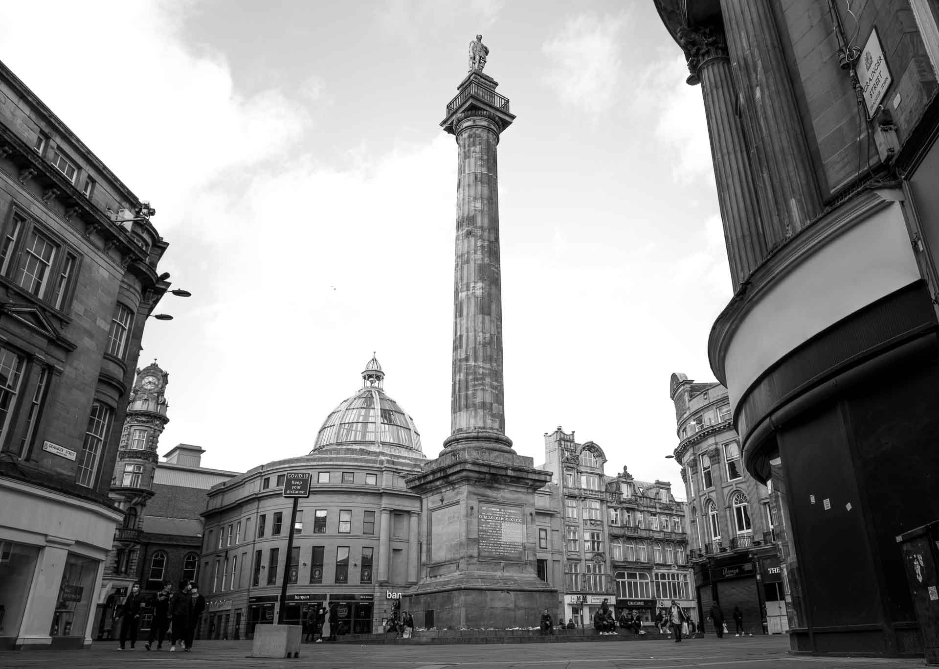 Greyscale image of Grey's Monument close to PREMIER SUITES Newcastle
