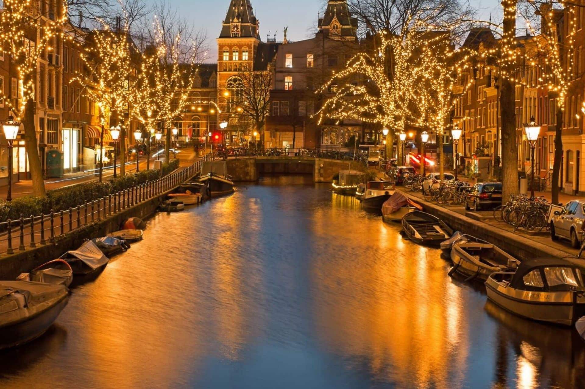 Les canaux d'Amsterdam la nuit