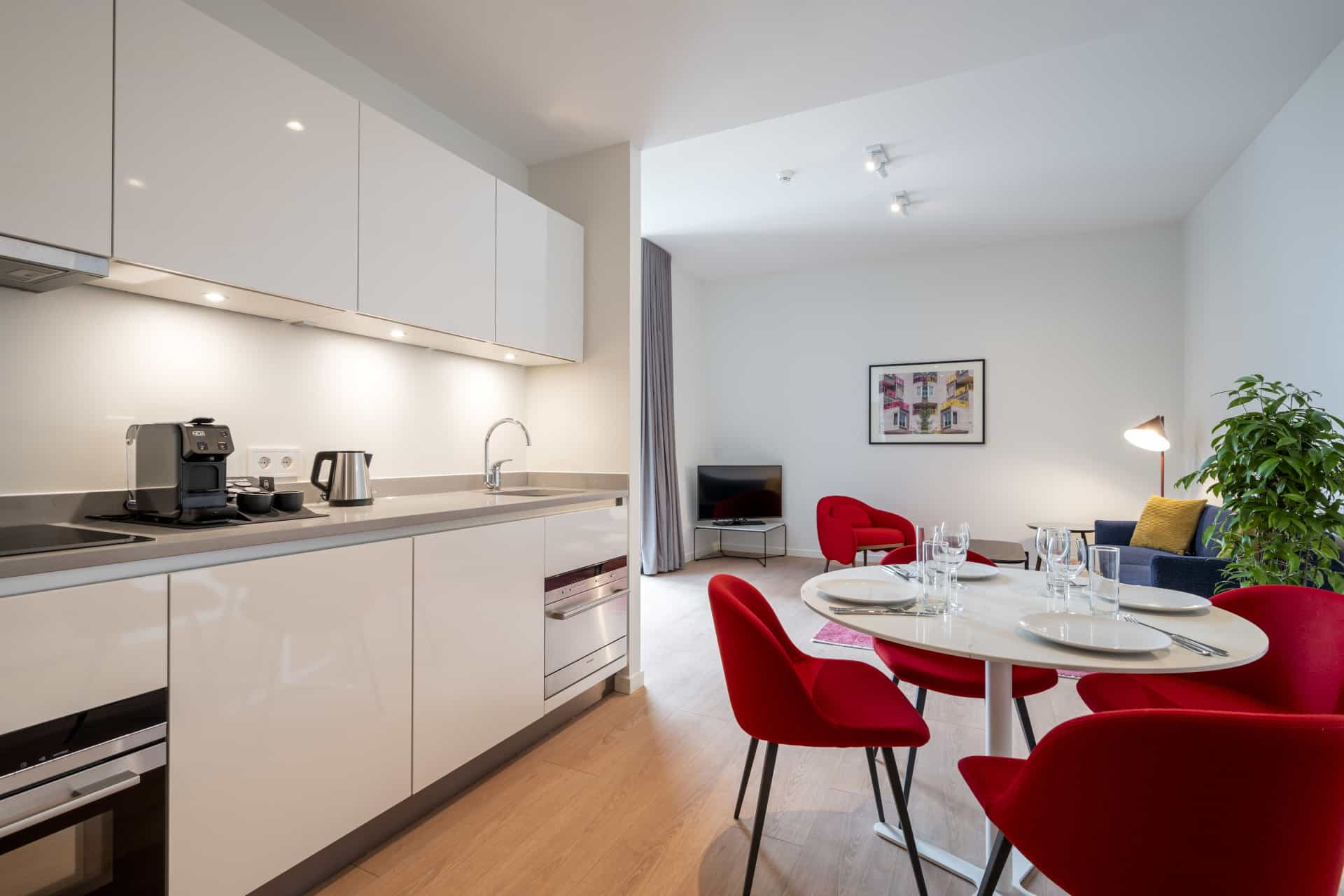 PREMIER SUITES PLUS Amsterdan Superior One Bedroom Apartment Kitchen