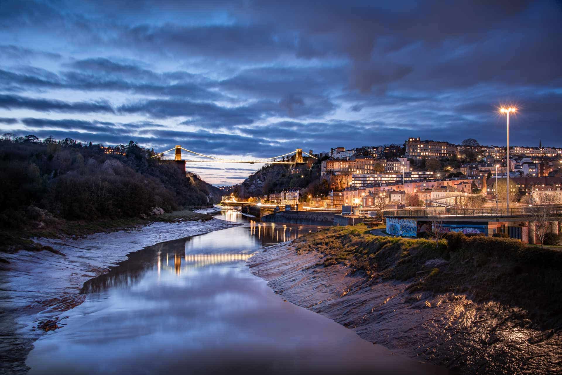 Vue imprenable sur Bristol la nuit, à proximité de PREMIER SUITES Bristol.