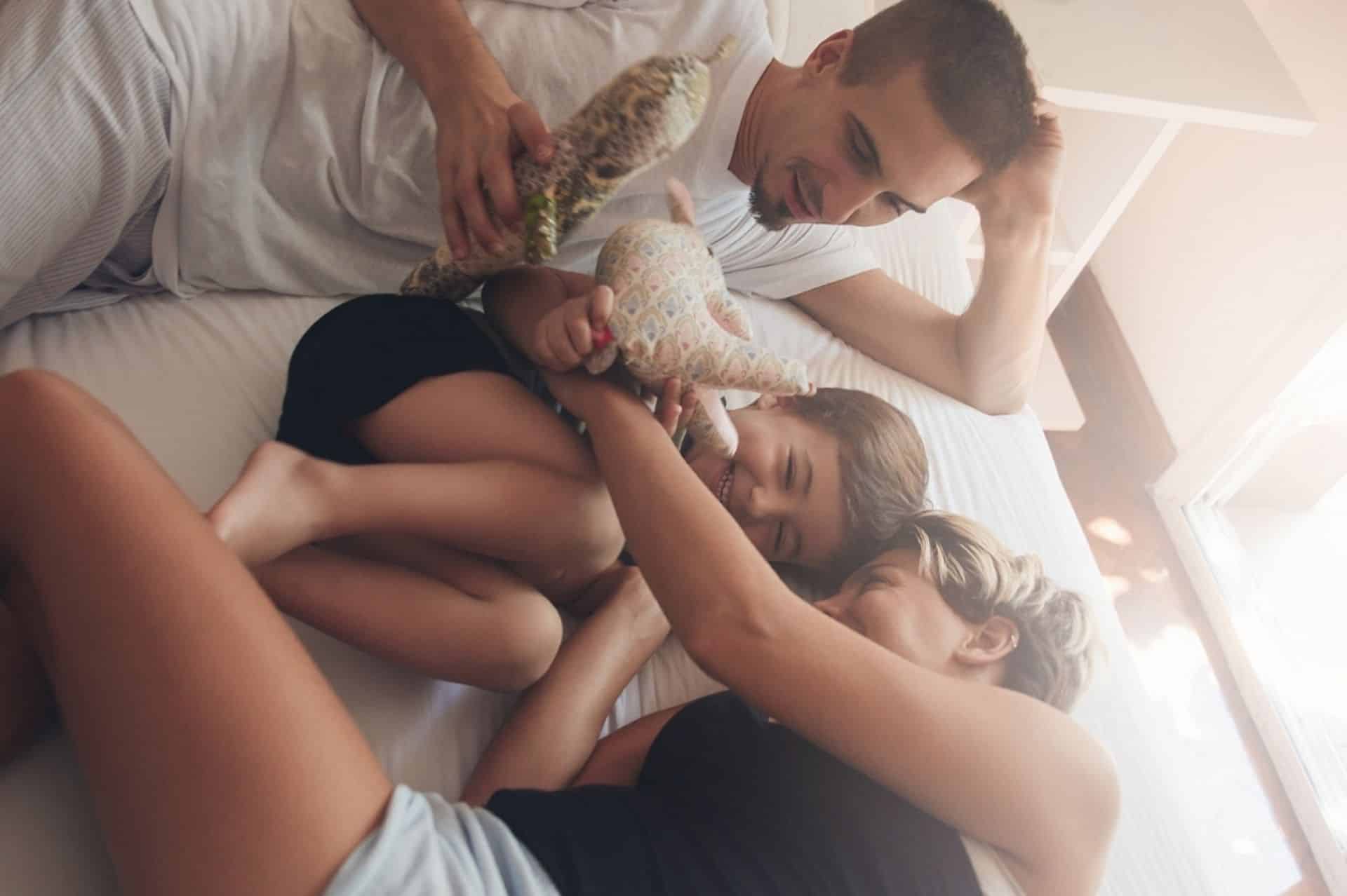 familie in bed