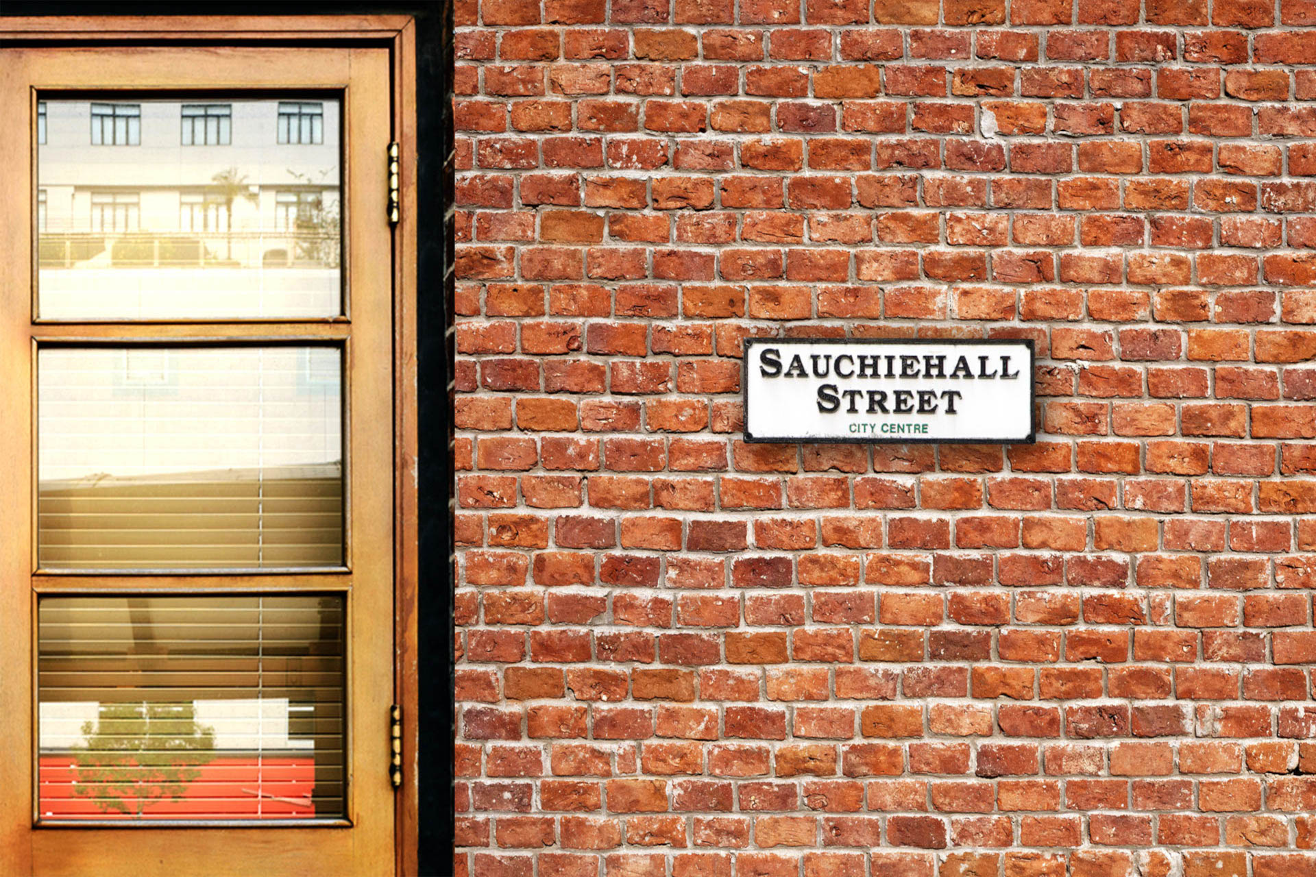 Sauchiehall-street-sign.-Een-van-de-meest-gezellige-straten-in-Glasgow-Scotland