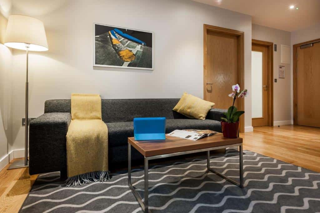 PREMIER SUITES PLUS Dublin Leeson Street Zwei-Zimmer-Wohnung Wohnbereich