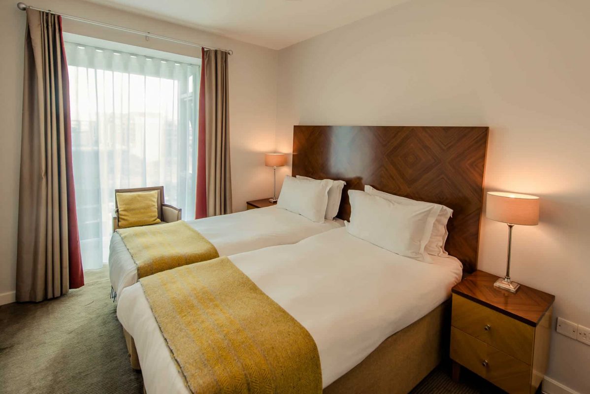PREMIER SUITES Dublin Sandyford (twin beds and view)