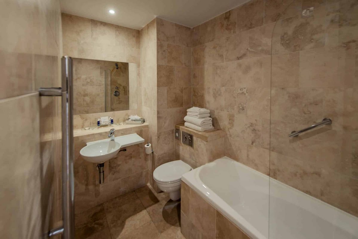 PREMIER SUITES PLUS Dublin Leeson Street bathroom from view of shower